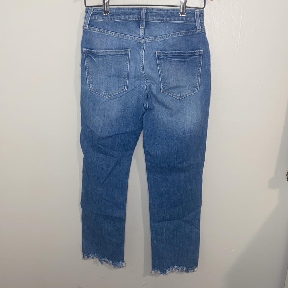 🛍️Adorable frayed blue jeans! - Picture 9 of 10